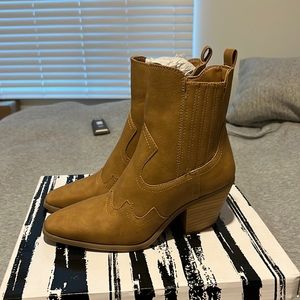 Dolce Vita brazos tan boot